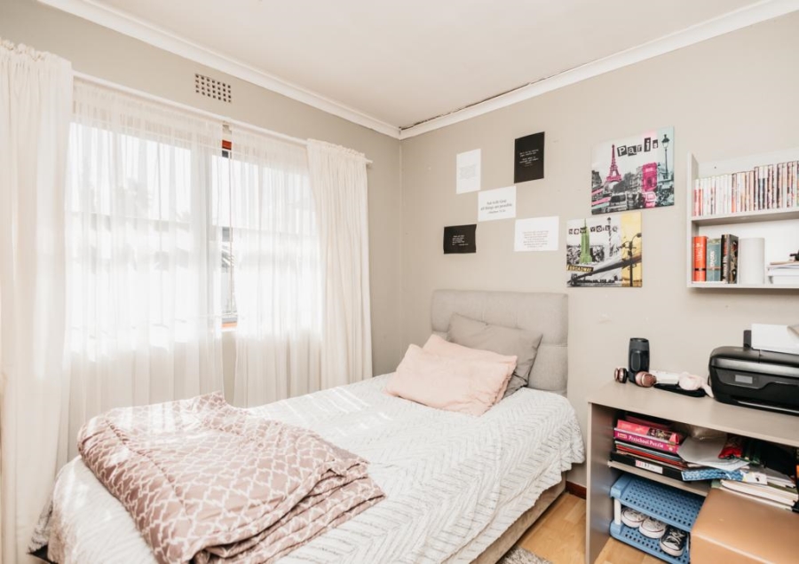 4 Bedroom Property for Sale in Peerless Park East Western Cape